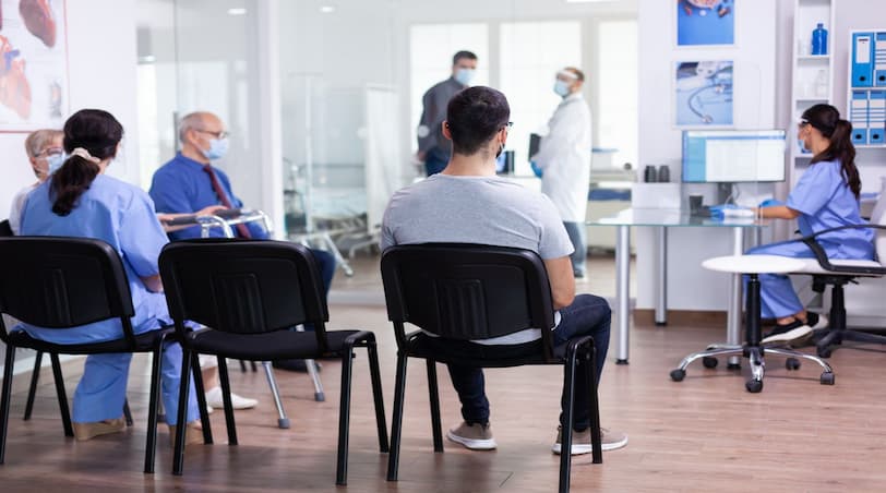 Cómo manejar las listas de espera en los servicios de salud