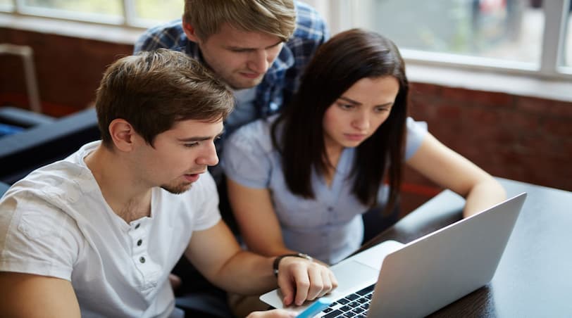 Chatbots en la Educación Superior: Transformando la Interacción Estudiante-Institución